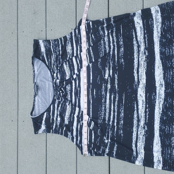 Basque Striped Sleeveless Stretch Material Dress - Picture 5 of 10